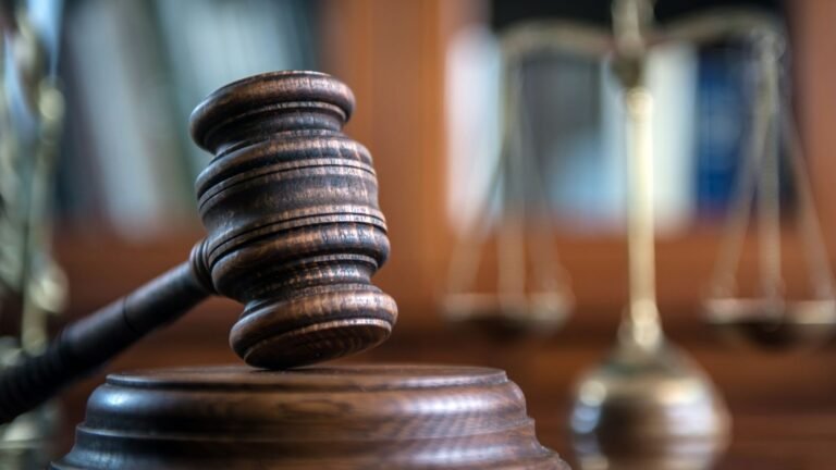 Malhete - cópia #ParaTodosVerem Na foto, um malhete