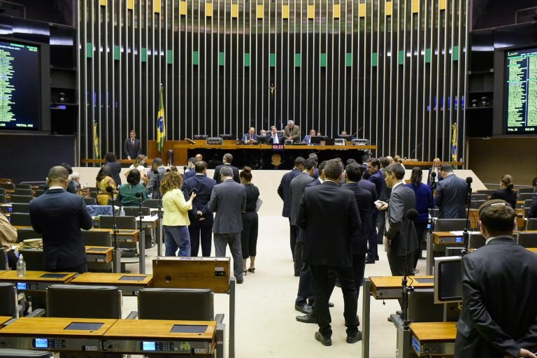 Saída temporária #ParaTodosVerem Na foto, o plenário da Câmara dos Deputados, em Brasília