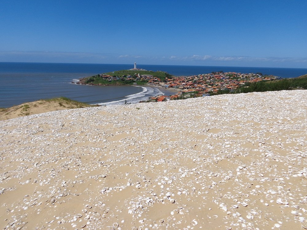 sambaqui #ParaTodosVerem Na foto, a vista de um sambaqui, no Farol de Santa Marta, em Laguna