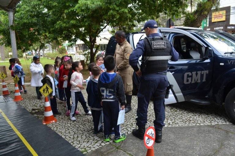 Crianças aprendem se divertindo na Semana Nacional do Trânsito, em Tubarão