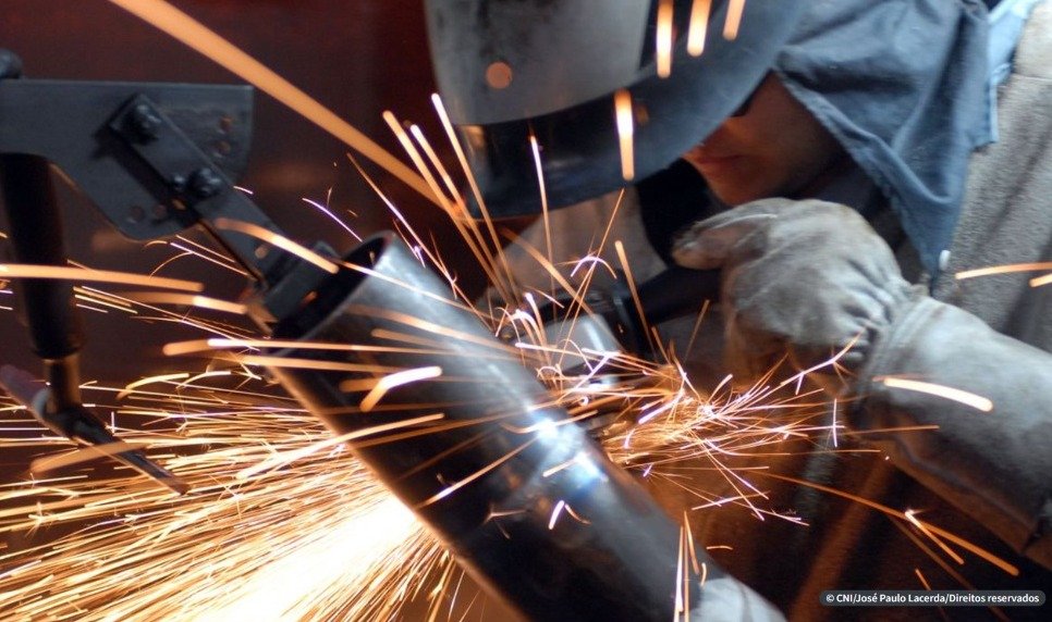 IBGE produção industrial sobe 0,6% em julho