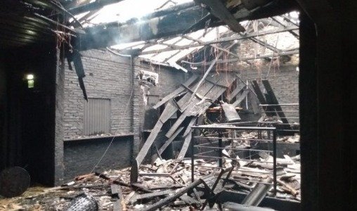 Incêndio atinge casa noturna e assusta moradores em Tubarão