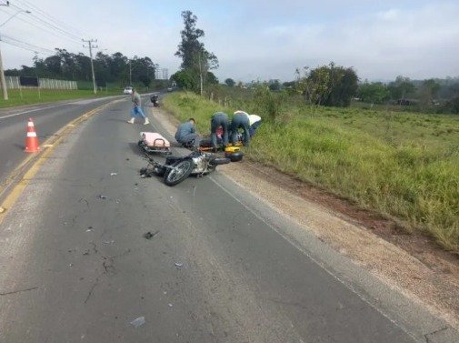 Vaca corta frente de motociclista que é encaminhado à UPA