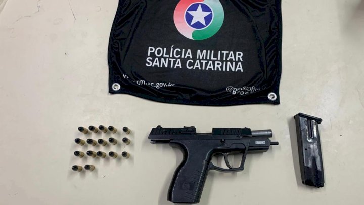 Denúncia de violência doméstica leva a prisão de autor e apreensão de arma