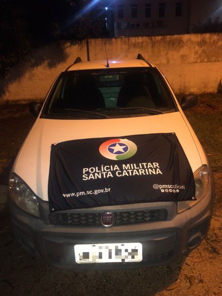 Homens armados invadem residência, roubam carro e acabam presos em Criciúma