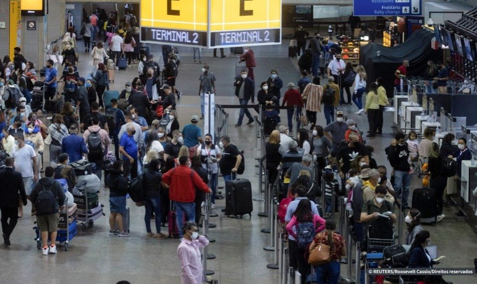 Anvisa aprova volta do uso de máscaras em aviões e aeroportos
