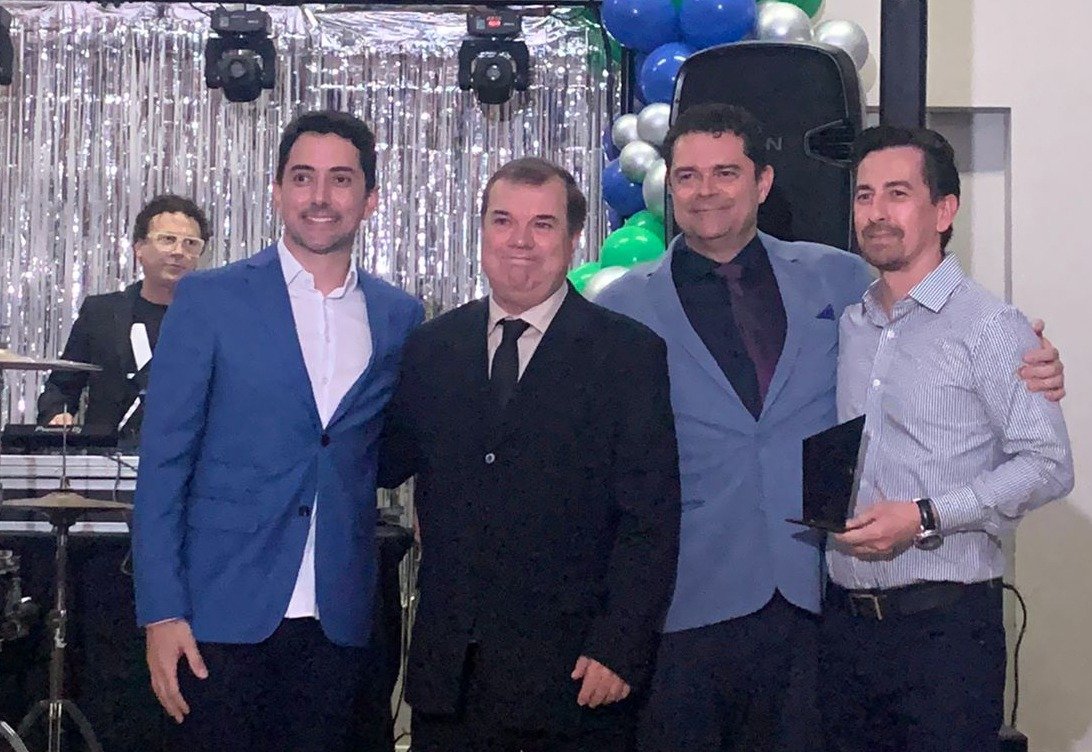 Associação de médicos realiza festa e homenageia profissionais