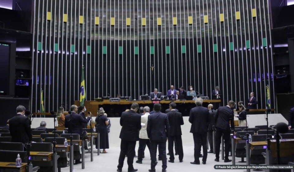 Câmara aprova proposta que regulamenta atividade de lobby no país