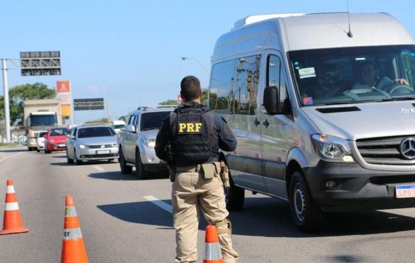 PRF ampliará fiscalização nas estradas no feriado prolongado do dia 15
