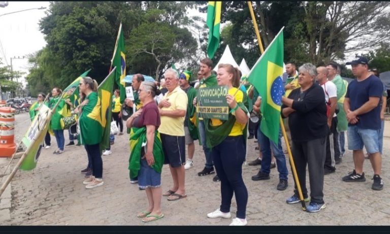 “S.O.S. Forças Armadas, salve a nação brasileira”