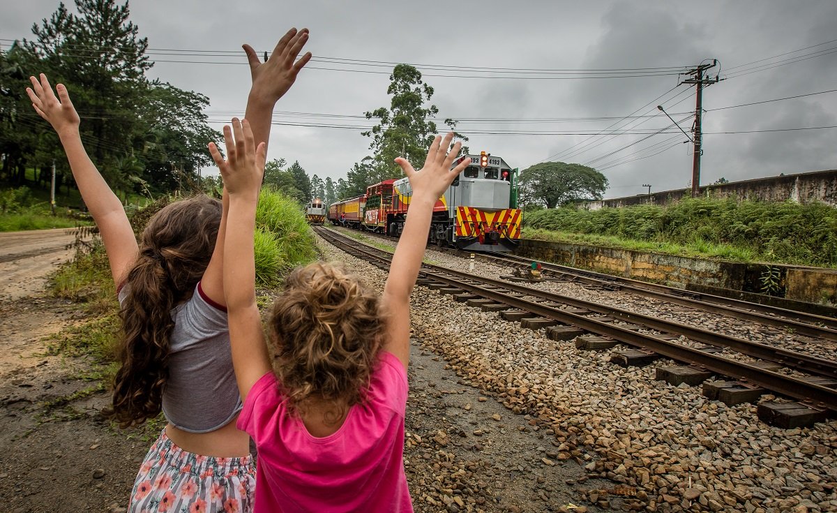 Trem de Natal da FTC retorna tradicional parada após dois anos seguindo medidas restritivas