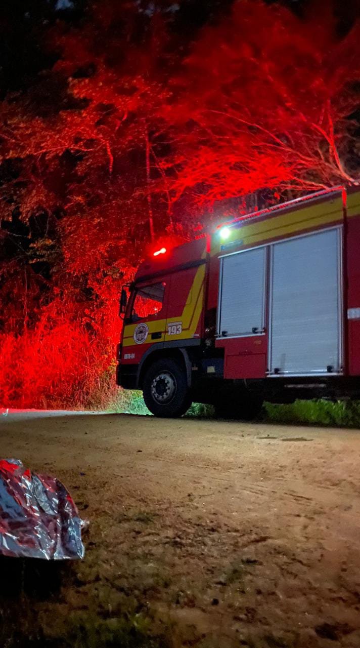 Corpo é encontrado boiando às margens de rio, em Orleans