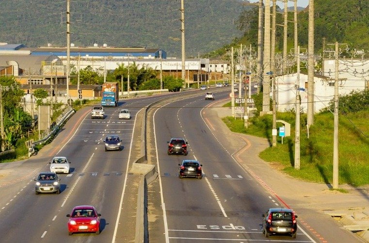 Detran SC elabora manual de instruções para condutores estrangeiros