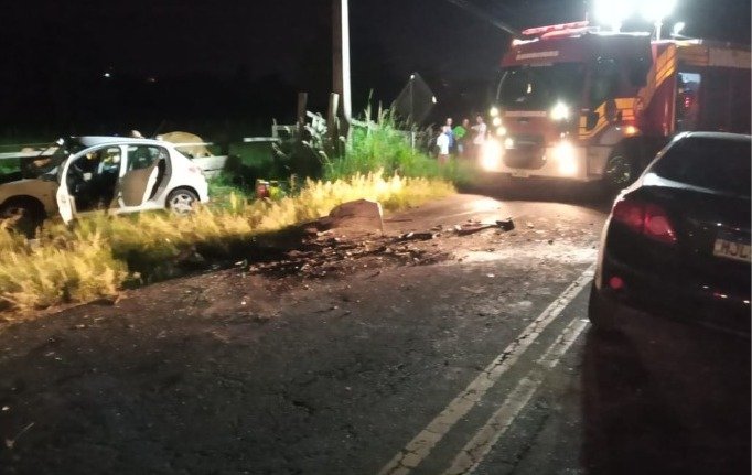 Colisão entre veículos deixa três pessoas feridas em Grão-Pará