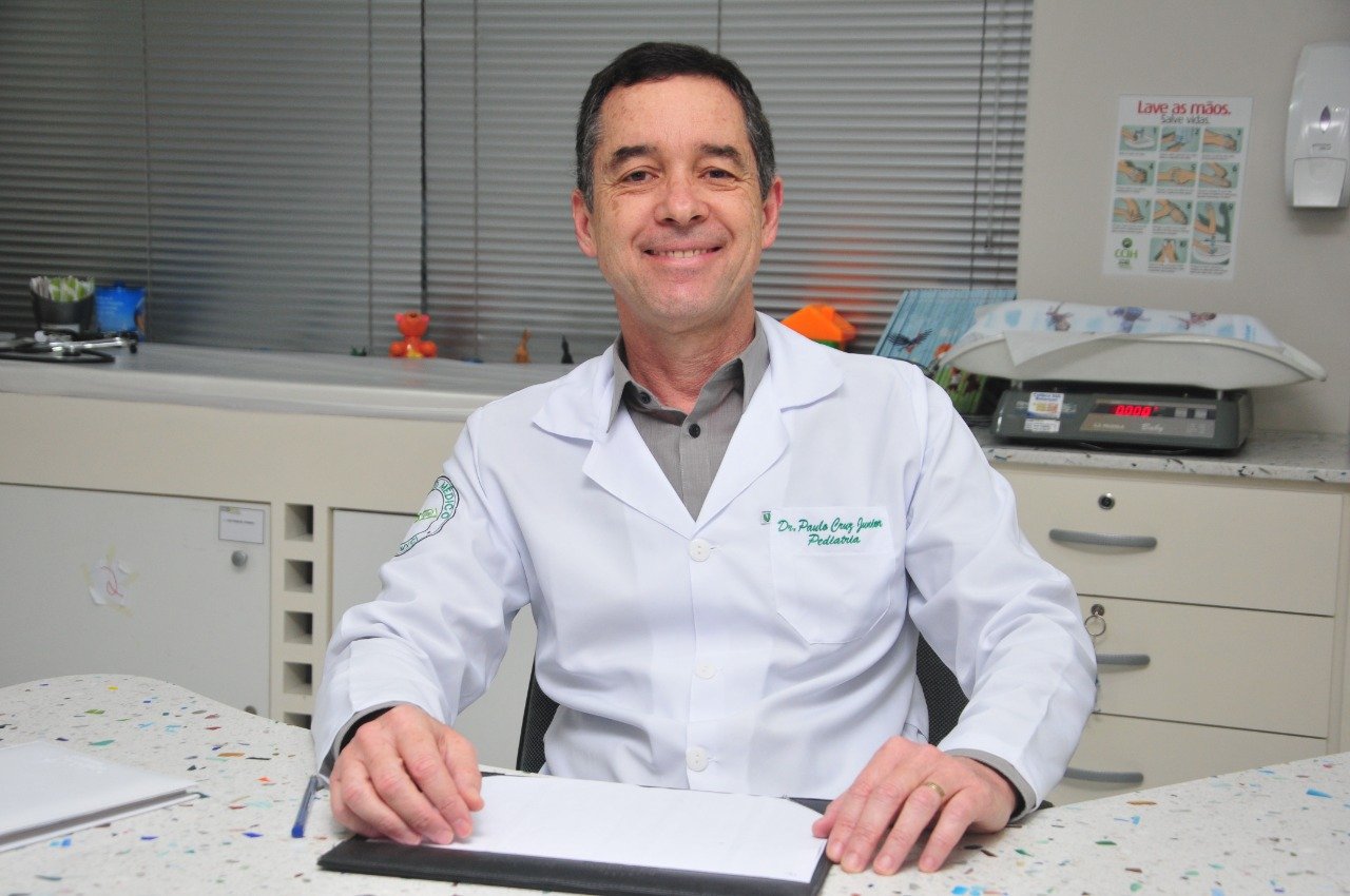 O pediatra Paulo Cruz passa a atender somente em ambulatório