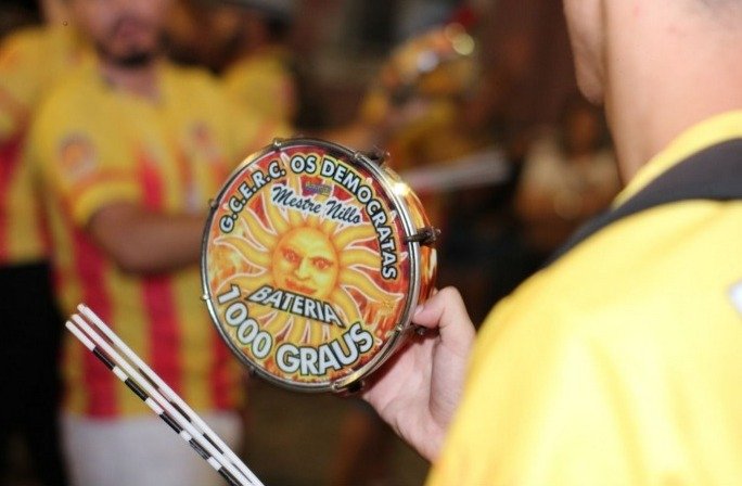 Os Democratas abrirá desfile das escolas de samba