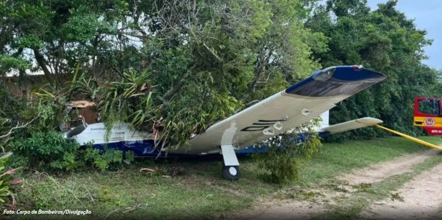 Piloto é encontrado com traumatismo craniano após avião colidir contra árvores em Imbituba