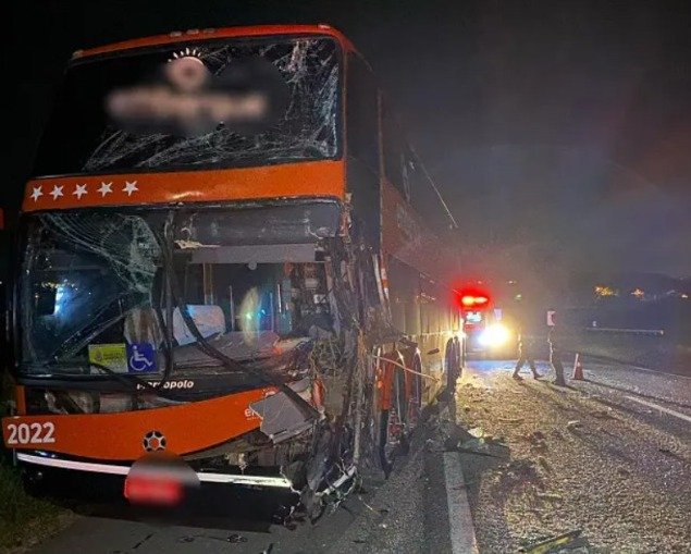 Motorista morre e idosa fica gravemente ferida em acidente na BR-101