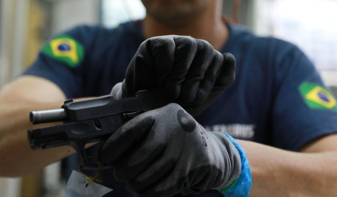 Proprietários de armas de fogo têm 60 dias para fazer cadastro