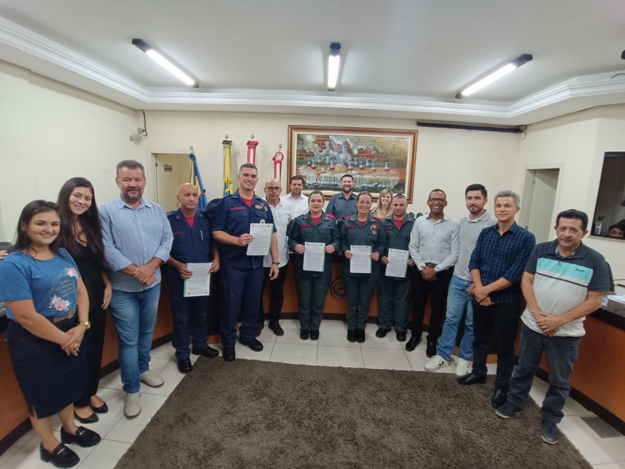 Bombeiros recebem moção de aplausos na Câmara de Vereadores de Capivari de Baixo