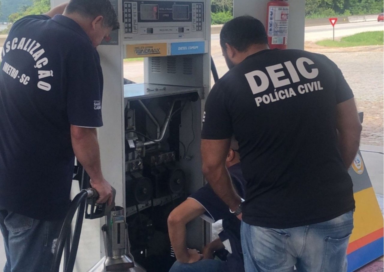 Operação Bomba legal ao todo 20 postos foram fiscalizados da Grande Florianópolis e Litoral Norte