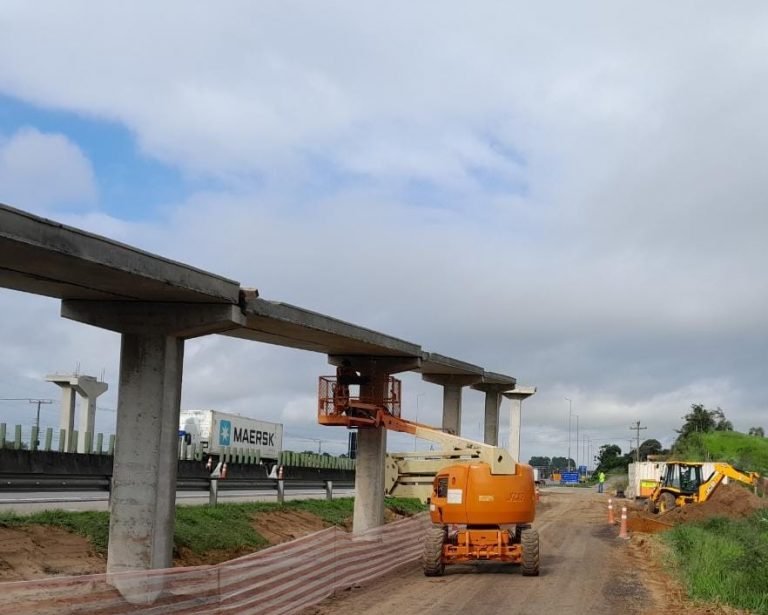 BR-101 sul terá interdição para içamento de vigas de nova passarela em Laguna