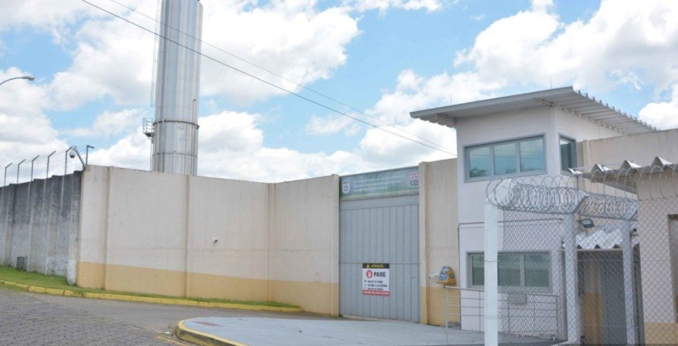 Diretor do Presídio de Criciúma é afastado após suspeitas de privilegiar prefeito preso