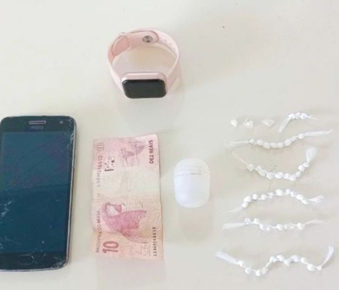 Polícia encontra pedras de crack dentro de Kinder Ovo