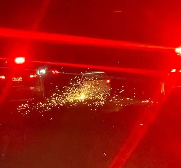 Sem um pneu, motorista foge da polícia por vários bairros de Criciúma