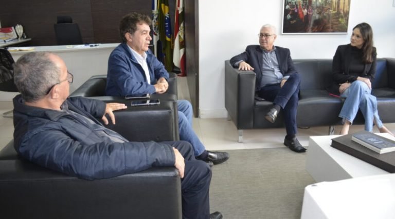 PREFEITO JAIRO CASCAES RECEBE A VISITA DO PREFEITO DE CRICIÚMA, CLÉSIO SALVARO