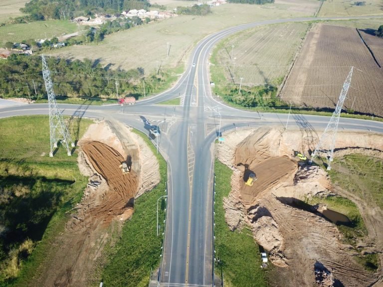 Obra de melhoria são iniciadas no trevo de acesso em Sangão na BR-101sul/SC