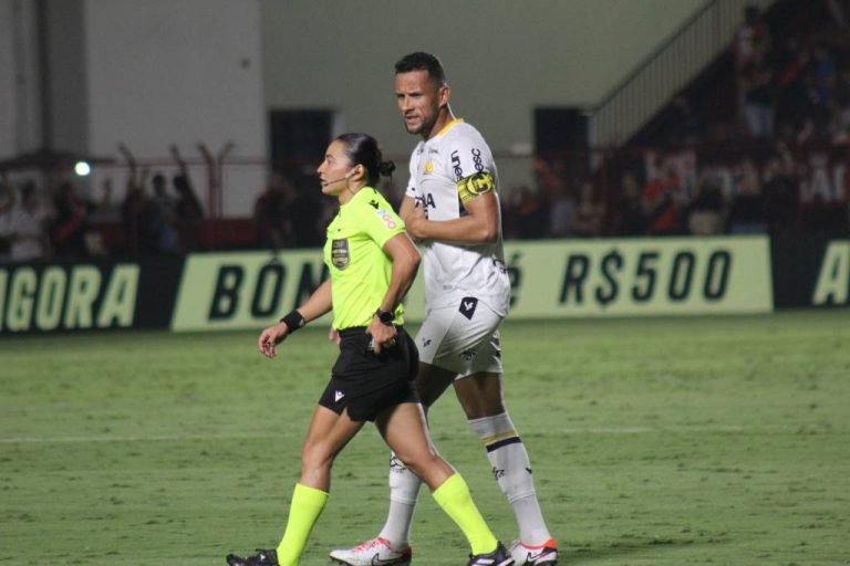Criciúma perde em Goiás e embola tabela da Série B na quinta colocação