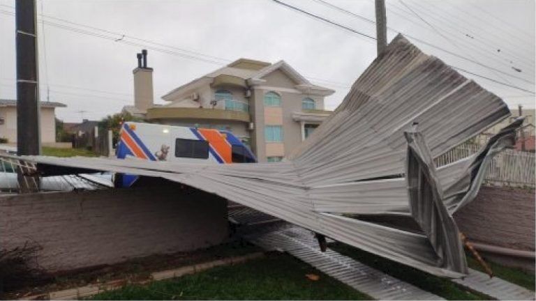 Oeste Catarinense têm graves danos após passagem de temporal