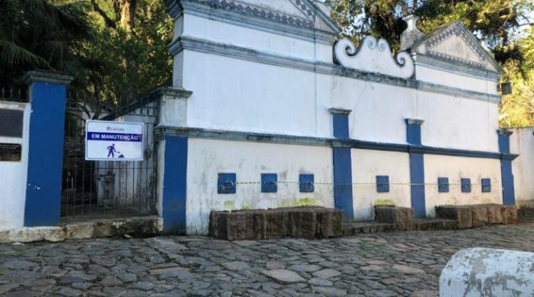 Fonte da Carioca é fechada de novo, em Laguna