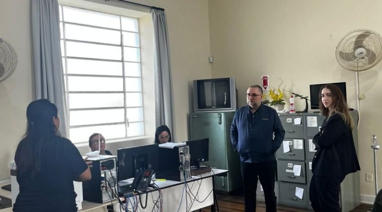 Secretário Ramires Linhares inspeciona arquivo público Amadio Vetoretti