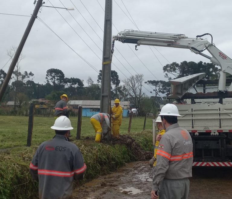 Celesc alerta para riscos de acidentes graves junto à rede elétrica por causa de inundações