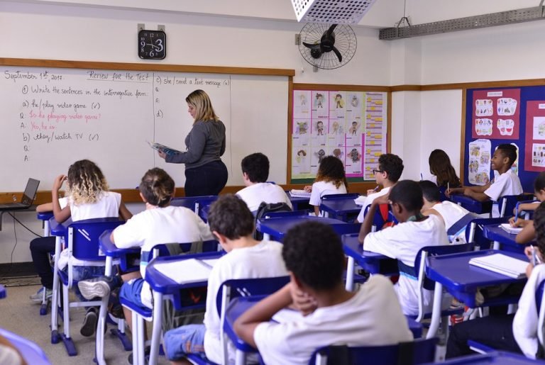Crianças da rede pública de Laguna não terão aulas nesta segunda. Em Capivari expediente das escolas será normal