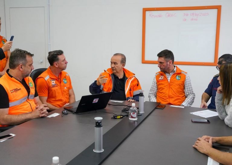 Governador reforça apoio do Estado e confirma o fechamento da Barragem de José Boiteux