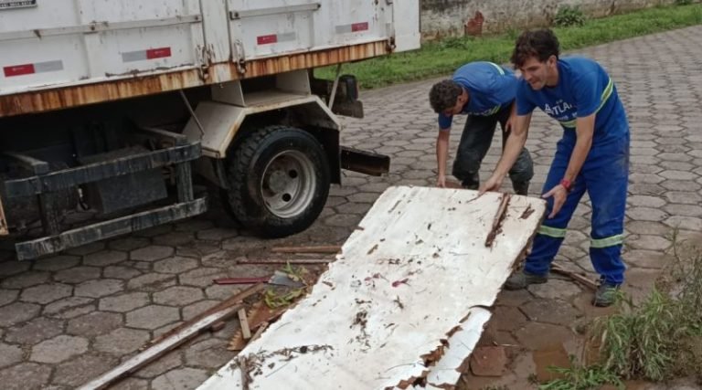 Serviços Públicos inicia limpeza de pontos críticos em Tubarão após chuvas e cheias