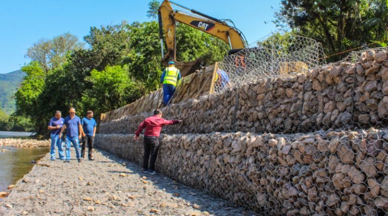 Recuperação do Balneário Mampituba, em Praia Grande, é visitada pelo prefeito Fanica
