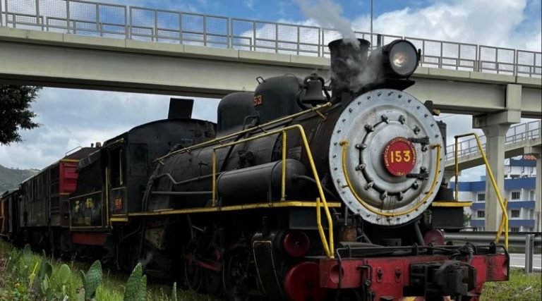 Passeio de Maria Fumaça integra cultura e apresentações artísticas em Laguna