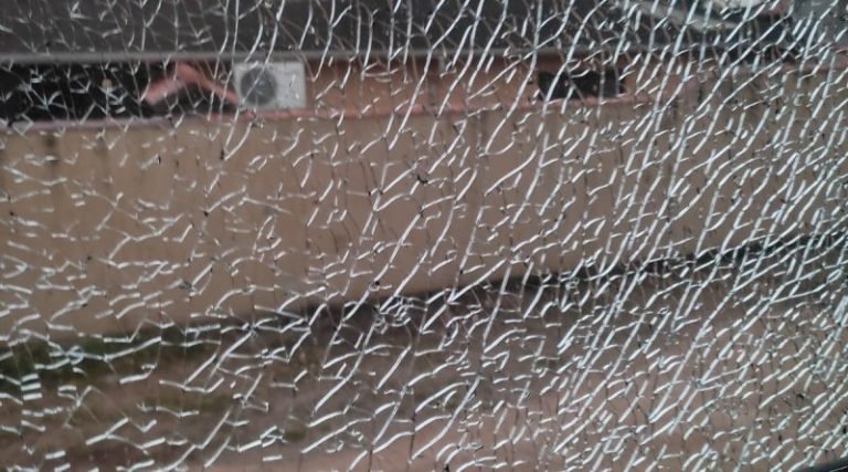 Patrola da Prefeitura de Tubarão é apedrejada no bairro Oficinas