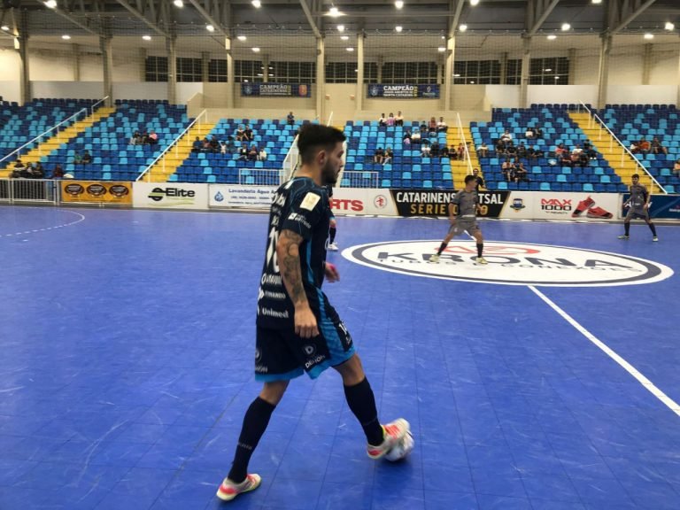 Tubarão bate Florianópolis e conhece o adversário da semifinal da Série Ouro