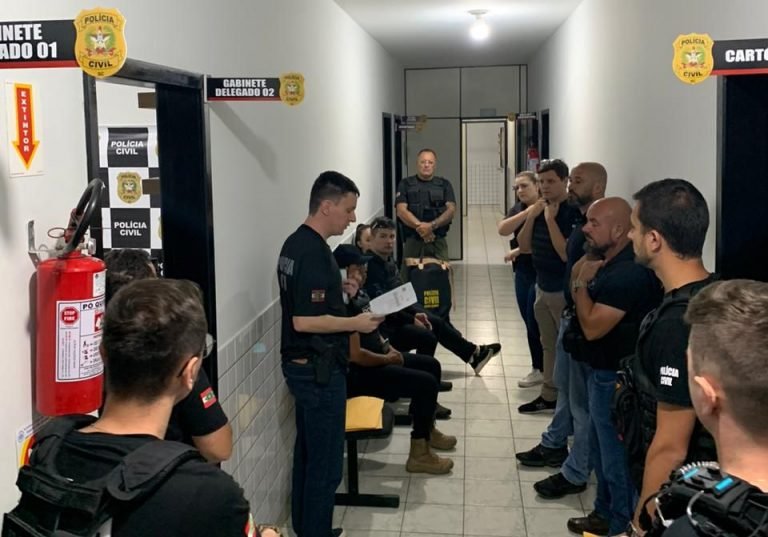 Em Imbituba, Polícia Civil deflagra operação FROST FREE para apurar fraude em licitação/contrato na Secretaria Municipal de Saúde