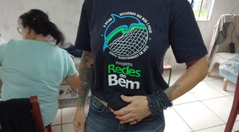 Redes do Bem: segunda oficina com redes de pesca resulta em novos modelos de artesanatos em Laguna