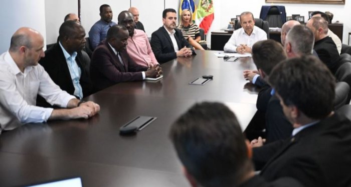 Cooperativa da Amurel apresenta projeto para exportar casas pré-fabricadas