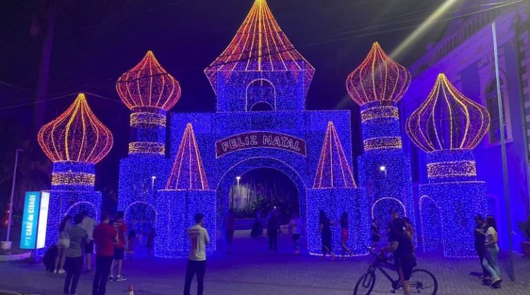 Decoração natalina de Tubarão, neste ano, atrai moradores e turistas