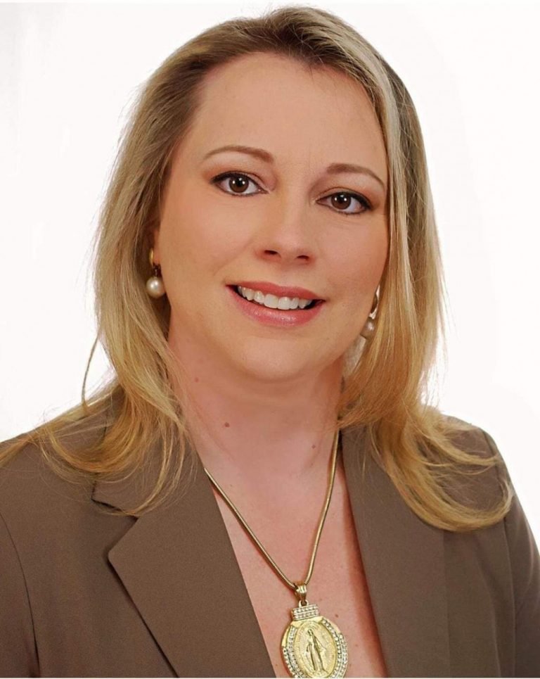 Braço do Norte se despede da professora Cristini Kuerten Maia