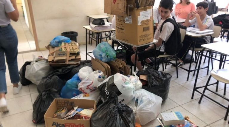 Alunos da EMEB Stanislau Gaidzinski Filho coletam cerca de 700 kg de resíduos recicláveis em gincana ambiental