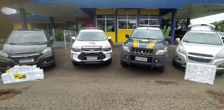 Ação conjunta PRF e PM apreende celulares escondidos na lataria de automóveis na BR-282, em Maravilha